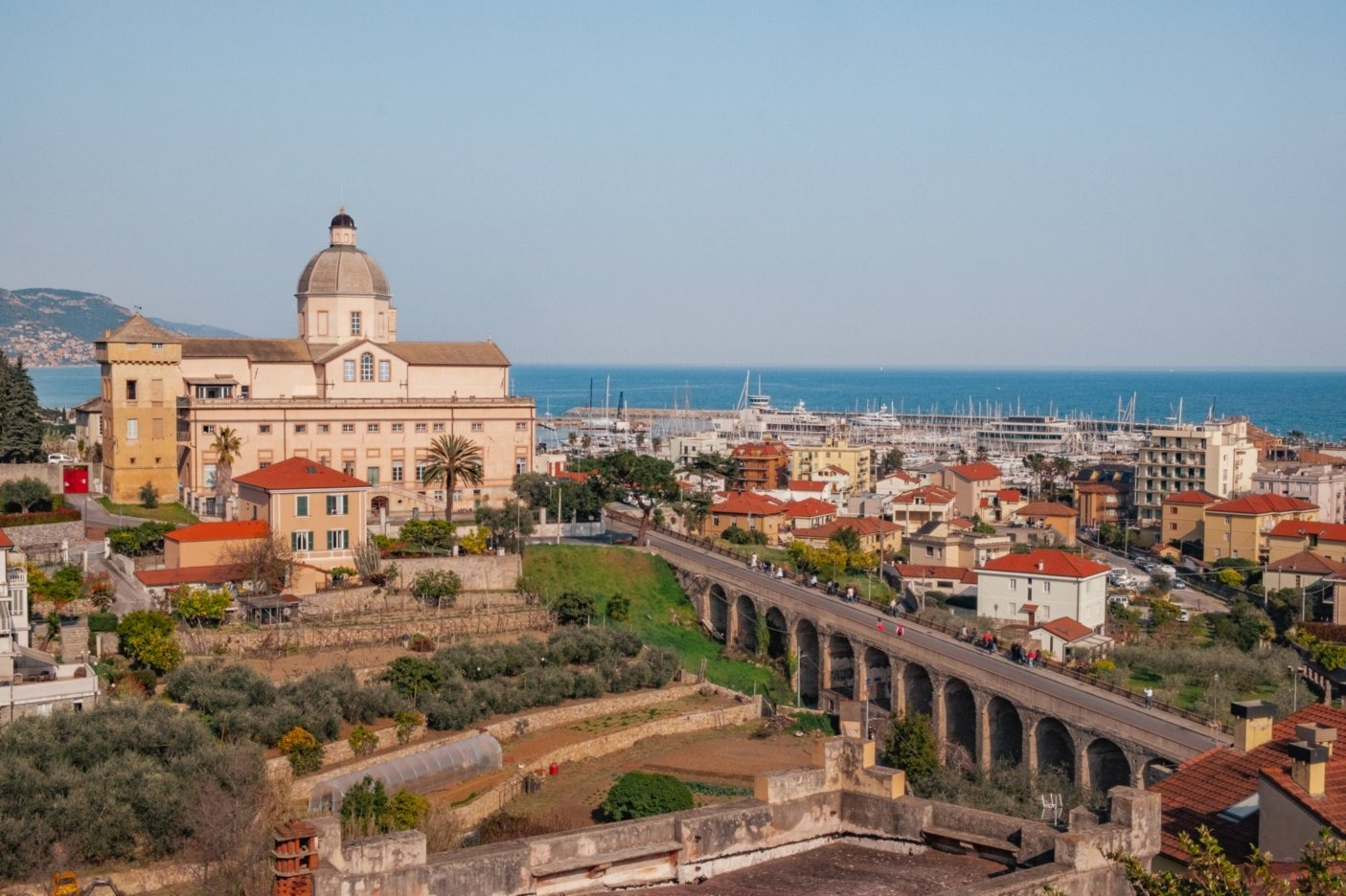 Vista panoramica del Convento del Monte Carmelo a Loano - Spazio Casa Liguria