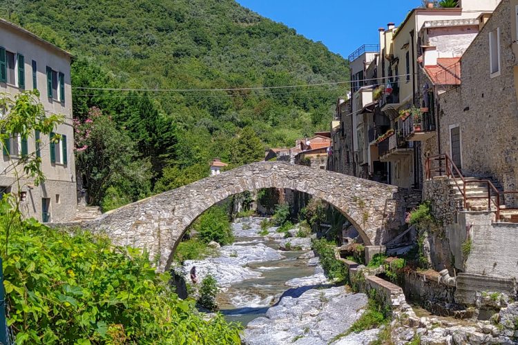 Agenzia Immobiliare Entroterra Ligure - Borgo Medievale Zuccarello